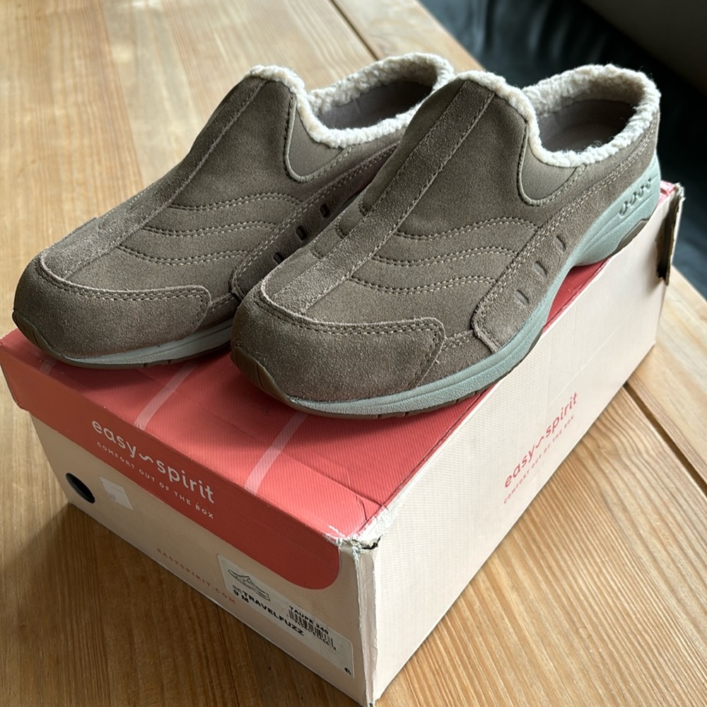 New in Box - Easy Spirit Men’s Travel Fuzz Clogs - Picture 2 of 13